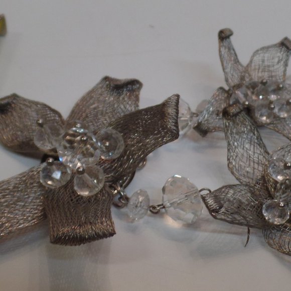 JLO Silvertone Floral Mesh Necklace 22" - Picture 8 of 12